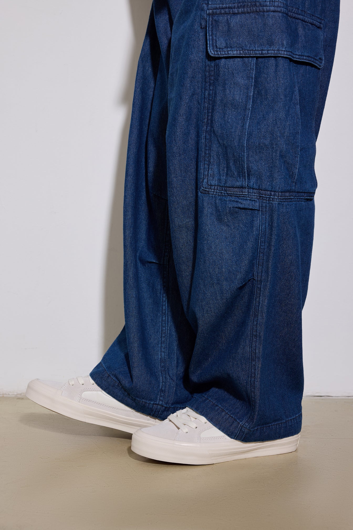 ASTLEY NEON - WHITE NYLON