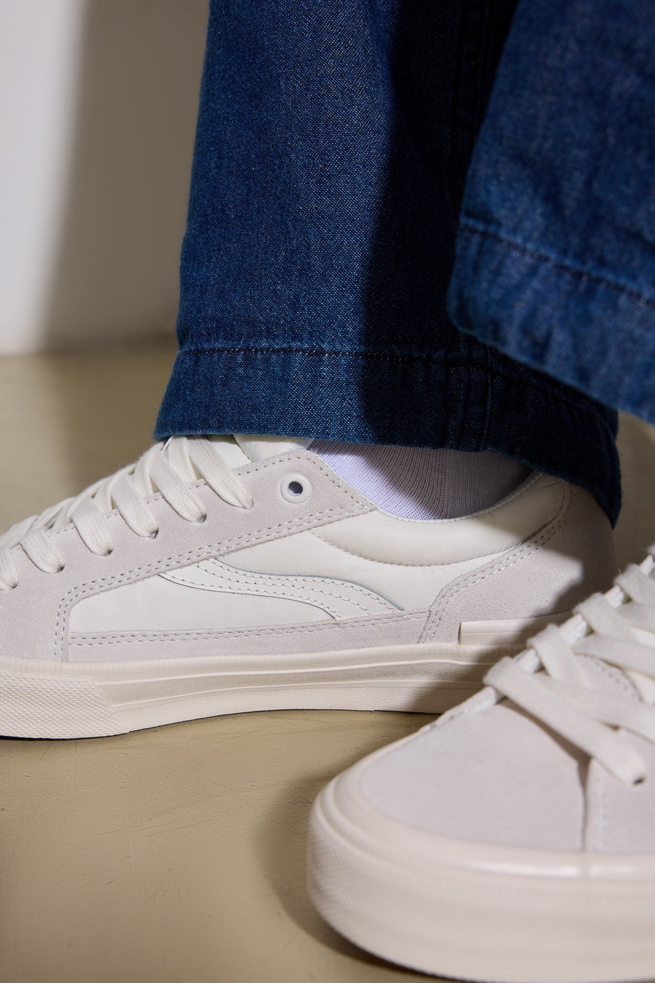 ASTLEY NEON - WHITE NYLON