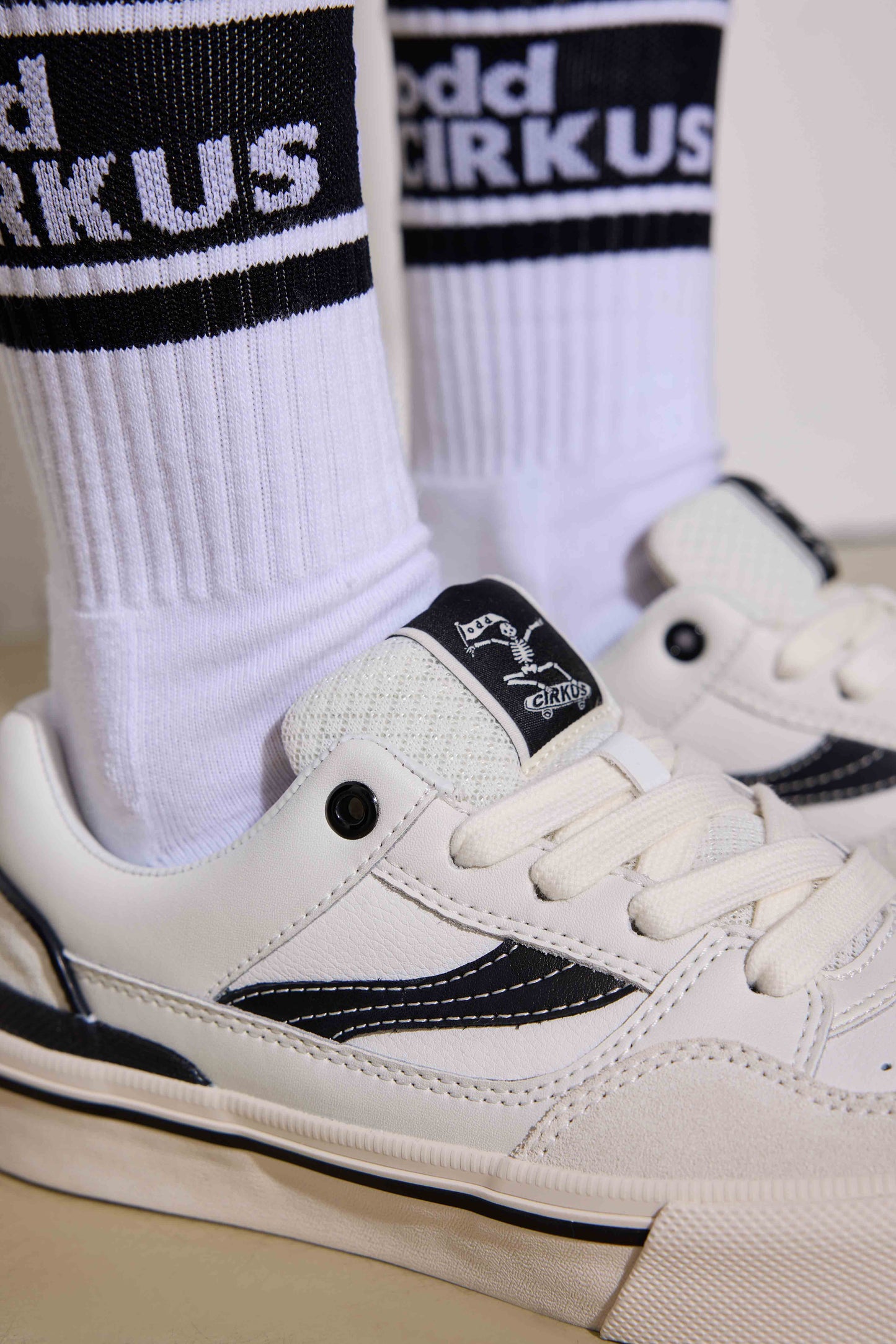 TRAPEZE - WHITE/BLACK