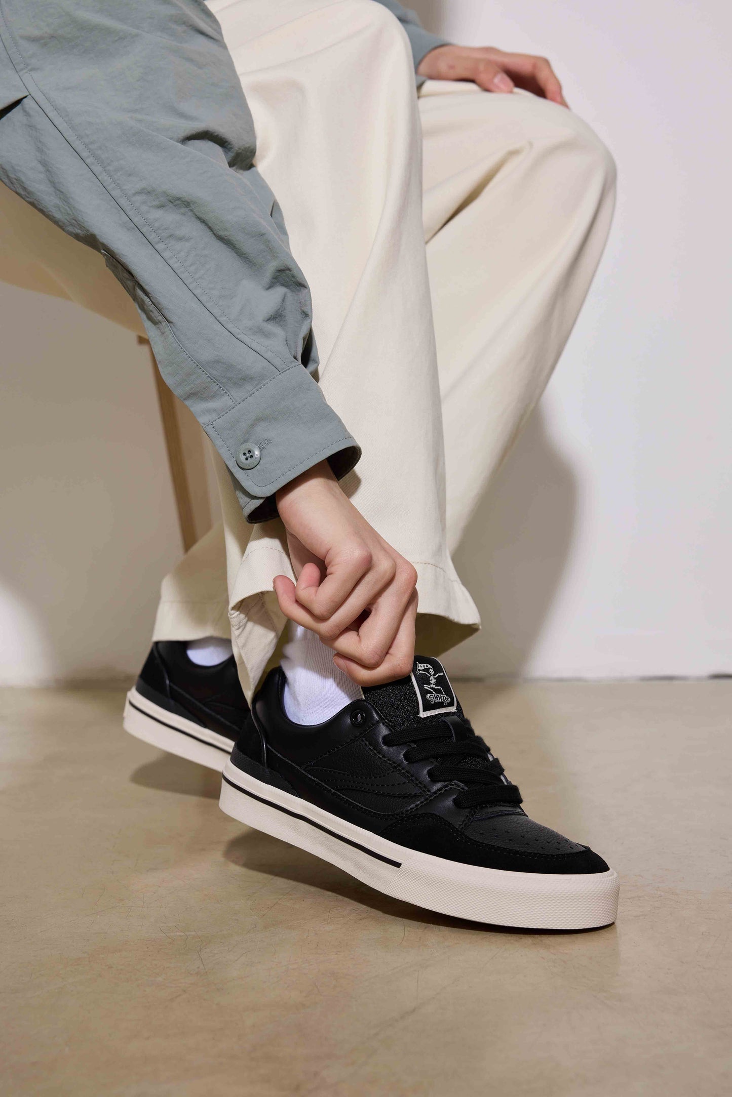 TRAPEZE - BLACK
